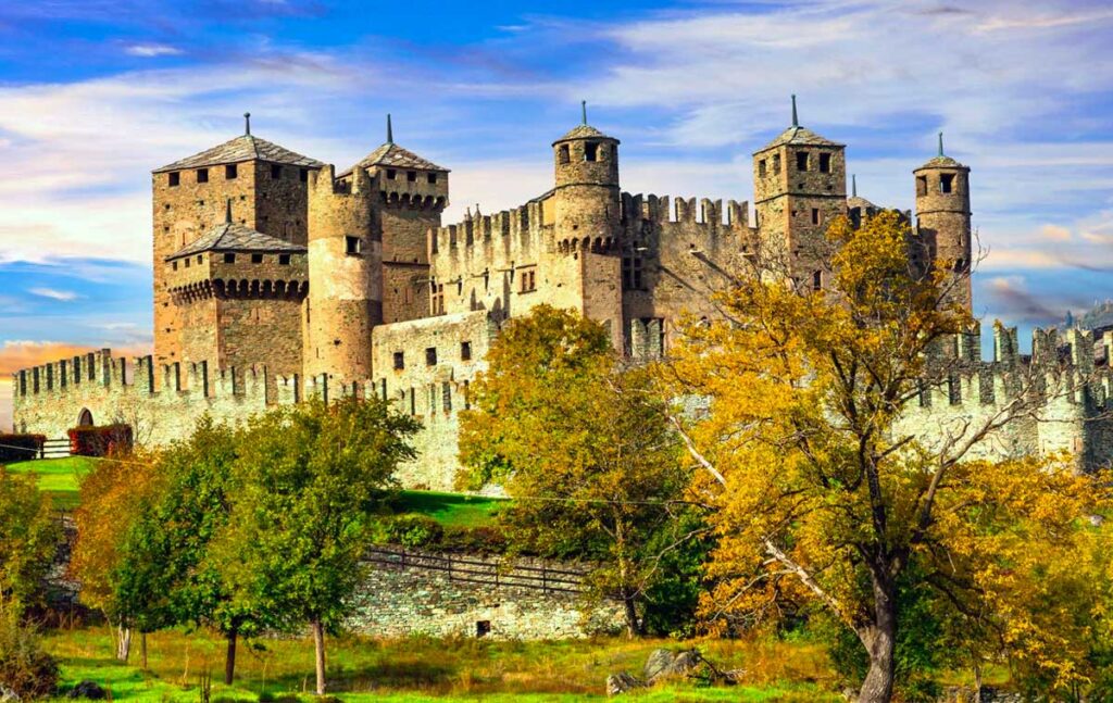 architettura medievale castello fenis