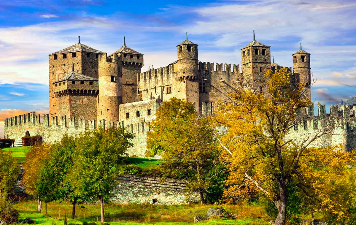 architettura medievale castello fenis