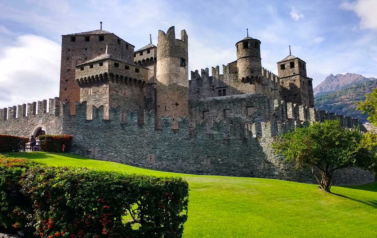 castello di fenis storia e arte medievale