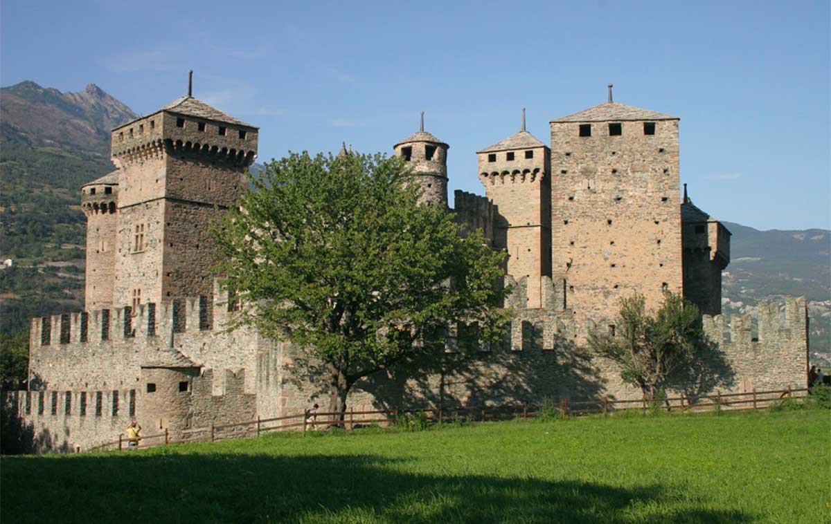 castello di fenis valle d aosta