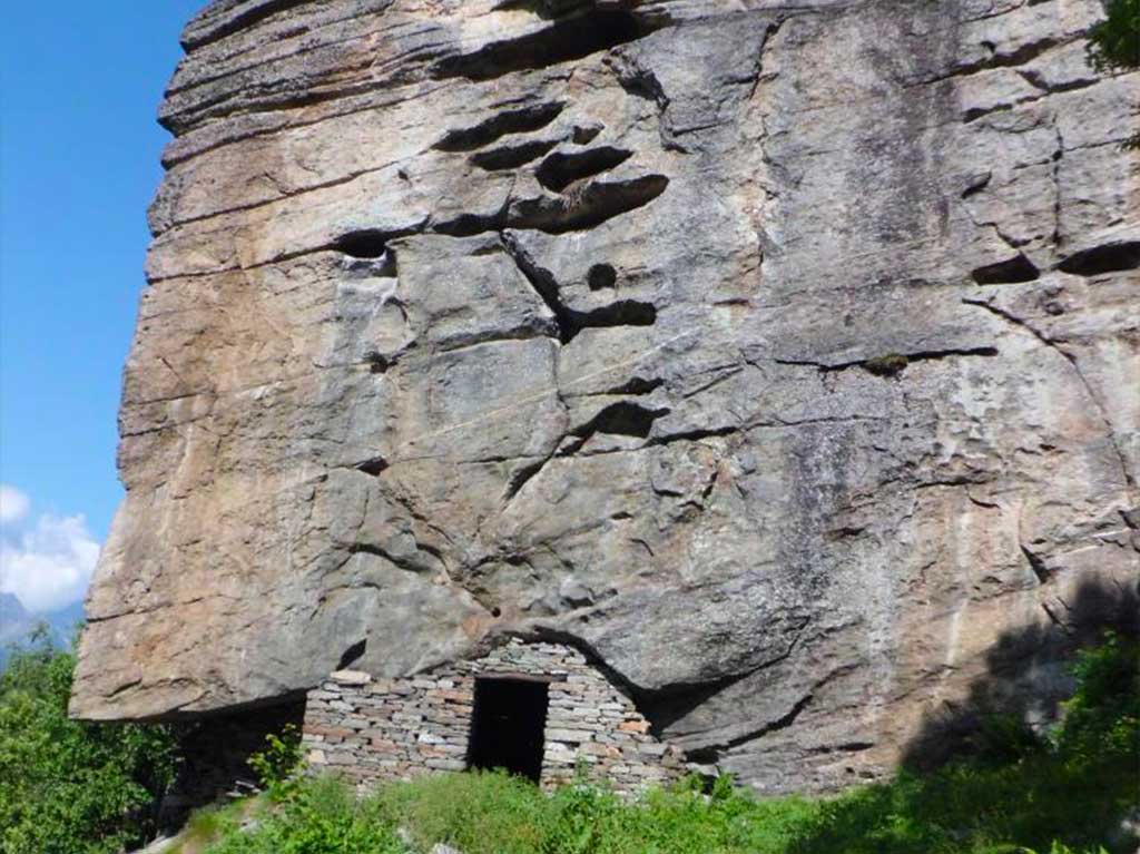 grotta masche piemonte boschi