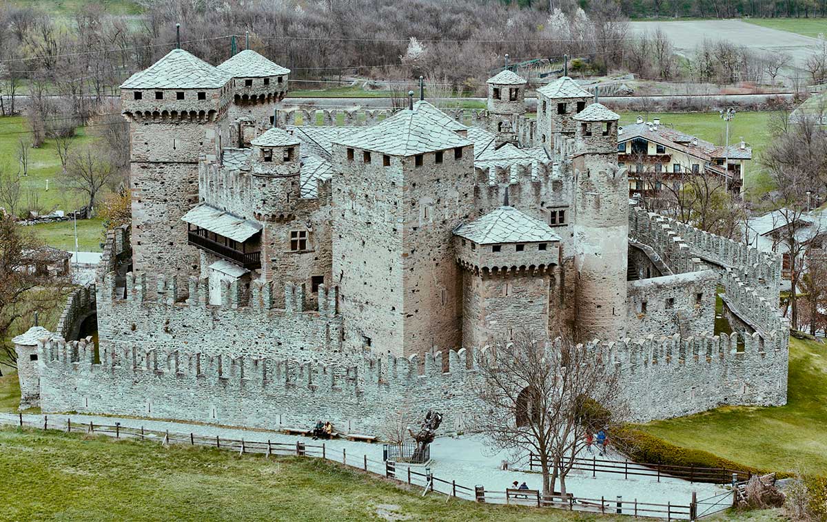 visita torri murate castello fenis